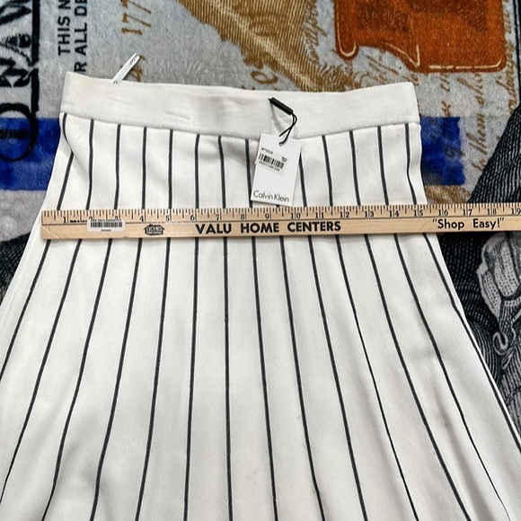 NWT. Calvin Klein Skirt. S/M. - Picture 2 of 3